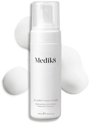 Medik8 Clarifying Foam - Erfrischendes AHA/BHA Reinigungsprodukt gegen Unreinheiten - Hydratisiert & glättet - Für zu Unreinheiten neigende Haut - 150ml