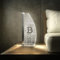 Luverre Tisch-Lampe | LED-Leuchte | Glas-Leuchte mit Gravur für Nachttisch, Kommode, Wohnzimmer | Motivation, Pop Art, Bitcoin (Bitcoin Goldrush, Segel | silber)