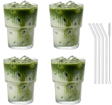 mixed24 4er Set Geriffelte Trinkgläser 350ml inkl. Glashalme und Reinigungsbürste - Elegante Latte Macchiato & Iced Matcha Gläser, Spülmaschinengeeignet, Hohe Longdrinkgläser mit Riffelstruktur
