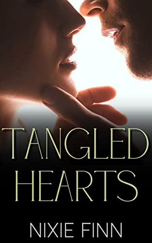 Tangled Hearts: A Steamy Fake Dating Romance (Briarside Creek Book 1) (English Edition)