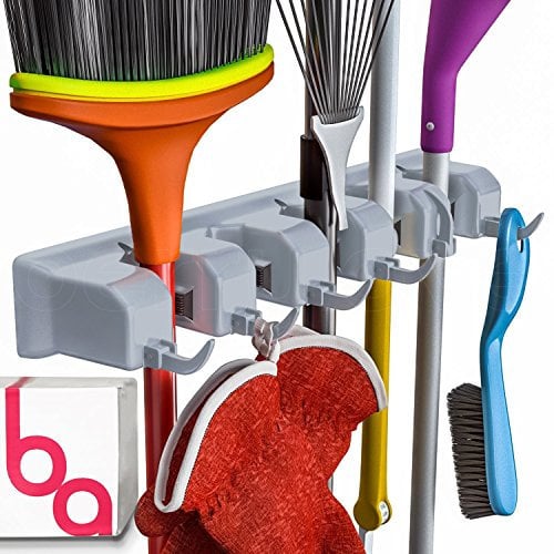 Berry Ave Supporto per scopa e supporto da parete per attrezzi da giardino, per cucina, armadio, garage e lavanderia, con 5 slot e 6 ganci, supporto da parete per manici di scopa, rastrello e mocio