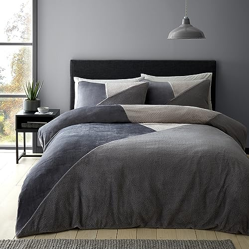 Catherine Lansfield Cosy Larsson Geo Fleece King Duvet Cover Set with Pillowcases Grey