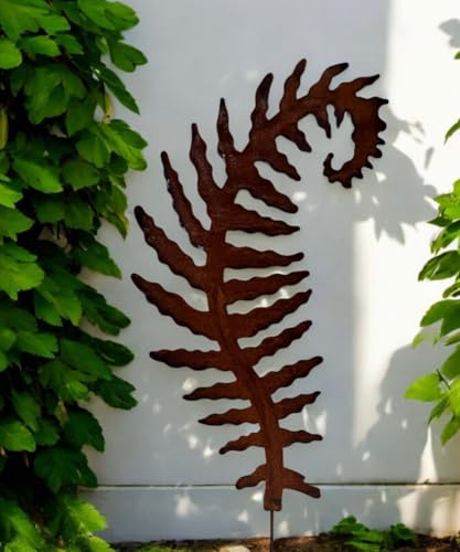 erma Gartenstecker Farn XXL – 120 cm hohe Rostfigur aus Metall – Edelrost Gartendeko für Beet, Rasen & Pflanzkübel – Handgefertigte Metallfigur in Farn-Optik – Wetterfeste Rostdeko Made in Germany