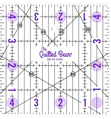 The Quilted Bear Transparentes Patchwork-Lineal – rutschfestes Design, Lineal zum Nähen, Quilten, Patchwork, robustes Acryl mit 30 45 60 Grad Winkeln, klare Linien (4.5 x 4.5)