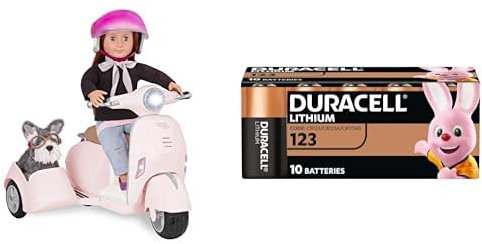 Our Generation – Fahrzeug Spielset – Helm & Beiwagen – 46 cm Puppenzubehör – Rollenspiel – Spielzeug für Kinder ab 3 Jahren – Roller mit Beiwagen + Duracell High Power Lithium 123 Batterie 3 V (CR123