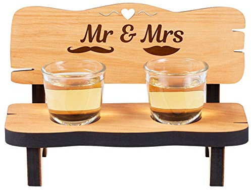 Geschenke 24 Lot 2 Verres à Shot et Mr & Mrs Gravés avec Support et Motifs Amusants | Cadeaux Mariage | Cadeaux Couple Mariage, d'Anniversaire | Cadeau Anniversaire Mariage