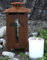 Trauer-Shop Kerzenhalter Grablaterne Rost, Kreuz Licht, Kerzenheber. 16cm. 1 Stück inklusive Kerze