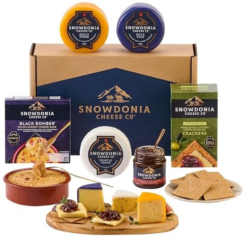 Snowdonia Cheese Company | Great Taste Awards Gold Star Cheeseboard Selection | 3 Luxury Cheeses | 1 Black Bomber Bake | 1 Chutney | Crackers