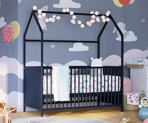 Bellabino Nika Babybett in Hausoptik 70x140 cm, Gitterbett und Hausbett für Kinder und Babys aus Kiefer Massivholz in grau, 3-Fach höhenverstellbar inkl. Lattenrost