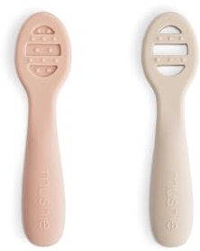 Mushie Cuillère D'apprentissage en Silicone | Lot De 2 Cuillères Pour Tout-Petits| Pour Bébé Pour Apprendre à Manger Seul | Lavable au Lave-Vaisselle | Blush/Shifting Sand