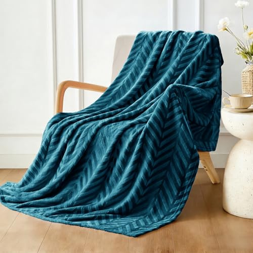 Whale Flotilla Couverture Polaire Plaid Jeté de Canapé, 130 x 150 cm | Bleu, Couverture en Flanelle à Chevrons, Douce Chaude pour Lit, Légère et Moelleuse pour Toutes Saisons