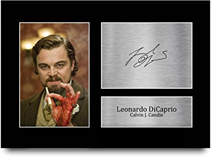 HWC Trading A4 Leonardo DiCaprio Django Unchained Geschenke Geducktes Signiertes Autogramm Foto für Fans von Film Memorabilien