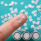 LUYANFX 270 Stück Mini Schneeflocken Deko, Weiße Glitzer Schneeflocken Sticker für Basteln, Scrapbooking, Weihnachtsdeko, Winter Party (Silber)