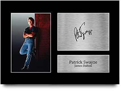 HWC Trading A4 Patrick Swayze Roadhouse James Dalton Geschenke Gedruckt, Signiert Autogramm Bild Für Film-Erinnerungsstücke-Fans - A4 Eingerahmt