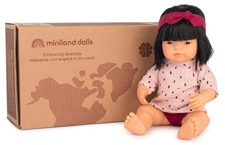 Miniland Dolls Geschenk-Set: 38 cm große asiatische Babypuppe Mädchen und Dune-Set.