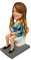 Custom Wackelkopf Frau sitzt auf der Toilette, einzigartige Figur, individuelle Wackelköpfe