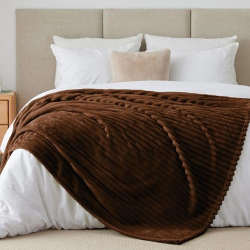 BEDELITE Kuscheldecke Flauschig Deko Decke für Bett, Dunkelbraun, 220x240