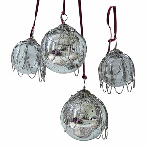 Loberon Weihnachtskugel 4er Set Parelle, Orientalischer Look, Mudgeblasen, mit Kettchen Verziert, Weihnachten, Weihnachtsschmuck, Christbaumkugeln, Glas, Eisen, antiksilber