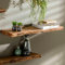 Ringo-Living Massivholz Schweberegal Baumkante in Natur-dunkel, Holzregal 90 cm breit, Landhaus Wandregal aus Akazienholz, Schlichtes Holz, Natur Holzbrett Wand