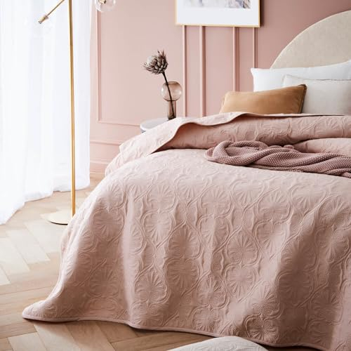 ROOM99 Leila Elegante Tagesdecke in Puderrosa 200 x 220 cm Vielseitige Wohndecke als Bettüberwurf oder Sofaüberwurf Überwurfdecke für Bett und Sofa Steppdecke Stil Ideal als Bedspread