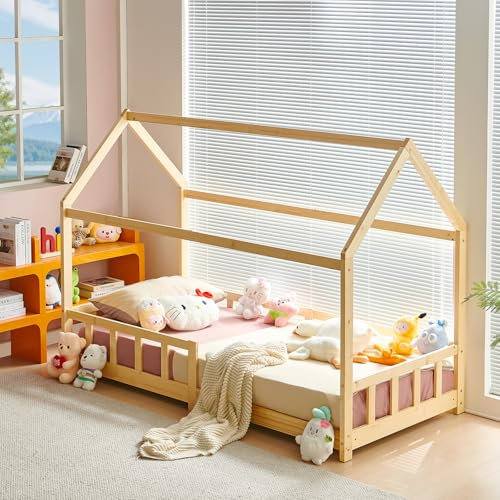 FetiNes Kinderbett 90x200 Hausbett Kinder inkl. Rausfallschutz und Rolllattenrost, Montessori Bodenbett Spielbett Jugendbett Holzfarben aus Massivholz Kiefer