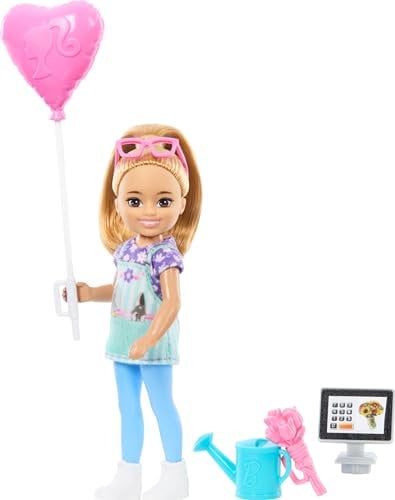 Barbie Set di bambole e accessori, Chelsea può essere fiorista con 5 pezzi a tema negozio di fiori tra cui bouquet e registro
