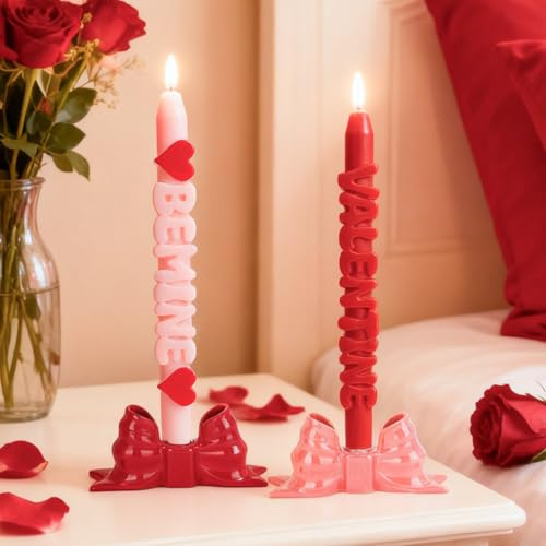 DN DECONATION Flameless Stabkerzen 2er Set - Rote & Rosa LED Kerzen mit „VALENTINE“ & „BE MINE“, Batteriebetriebene Valentinstag Deko Kerzen für Romantische Tischdeko, Hochzeit & Geschenk für Sie