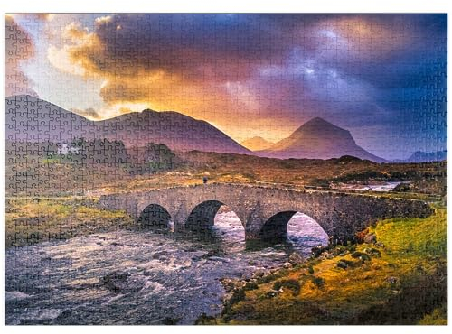 MyPuzzle Old Vintage Backsteinbrücke über den Fluss in Sligachan, Isle of Skye, Schottland - Premium 1000 Teile Puzzle - MyPuzzle Sonderkollektion von Puzzle Galaxy