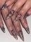 MouyouGlow Press on Nails Kurz,Almond Nude Silber French 3D Chrome Anchor Charms Feuer Herz Love Y2K Coquette Fake Nails with Nagelkleber,Fire Künstliche Fingernägel