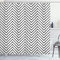 ABAKUHAUS Modern Duschvorhang, Zig Zag Dreieck Print, Stoffliches Gewebe Badezimmerdekorationsset mit Haken, 175 x 180 cm, Schwarz und weiß