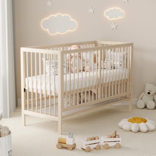 Merax Babybett 120 x 60 cm aus Massivholz, Multifunktionales Gitterbett, Umbaubar zum Beistellbett Baby, Schreibtisch und Staffelei, Mehrfach höhenverstellbares Baby Crib aus Kiefernholz
