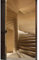 Papier peint intissé 250 cm X 150 cm, style forteresse, porte en bois et escalier en pierre.
