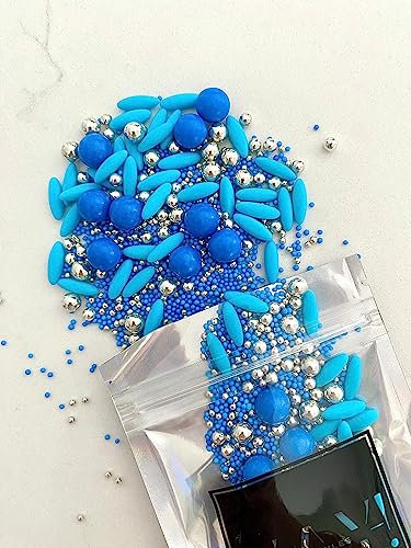 Edible Cake Sprinkles – Blue & White Metallic Sugar Pearls – 45g – Mixed Sizes (2mm, 4mm, 7mm) – Edible Decorations for Cupcakes, Cakes, Cookies & Baking – by YAYSPRINKLES