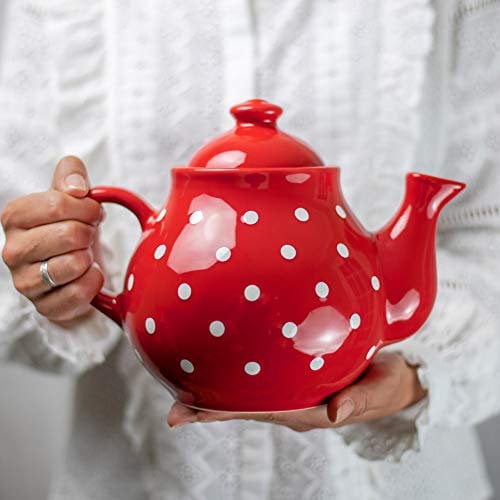 City to Cottage® Tetera Grande de Cerámica Artesanal con Asa y Tapa, Diseño de Lunares en Rojo y Blanco, 1,7 L/60oz/4-6 Tazas