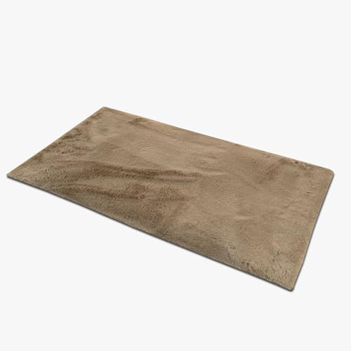 Comart, Carezza-Teppich, superweich, flauschig und pelzig, rutschfeste Unterseite, modernes und bequemes Design, für Wohnzimmer, Schlafzimmer, Bettvorleger, maschinenwaschbar, Beige, 45 x 75 cm