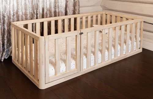 Mandrele - Montessori Bett, Bodenbett mit Türen, Rausfallschutz, Kinderbett aus Kiefernholz für Jungen und Mädchen, Laufstall, Laufgitter, 120x200 cm, Natur
