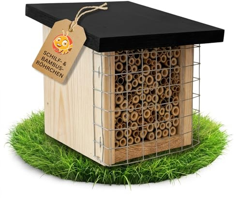 BEESI Insektenhotel mit Vogelschutz-Gitter & Multiplex Dach - Artgerechtes Wildbienenhotel wetterfest - Natürliche Schilf & Bambus Röhrchen (4-8mm)