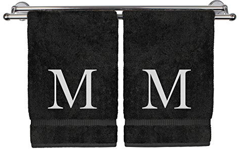 Monogrammiertes Handtuch, personalisiertes Geschenk, Set mit 2 weißen Block-Buchstaben, besticktes Handtuch, extra saugfähig, 100 % türkische Baumwolle, weiches Frottee, Anfangsbuchstabe M, Schwarz