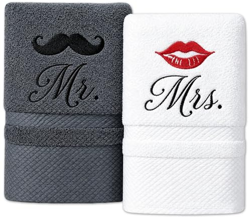 AHEJIOO Hochzeitsgeschenk, 2 Stück Baumwolle Handtuch Set Grau Und Weiß, Praktische Hochzeitsgeschenke Für Brautpaar, Edle Mr Und Mrs Deko Für Badezimmer Und Verlobung
