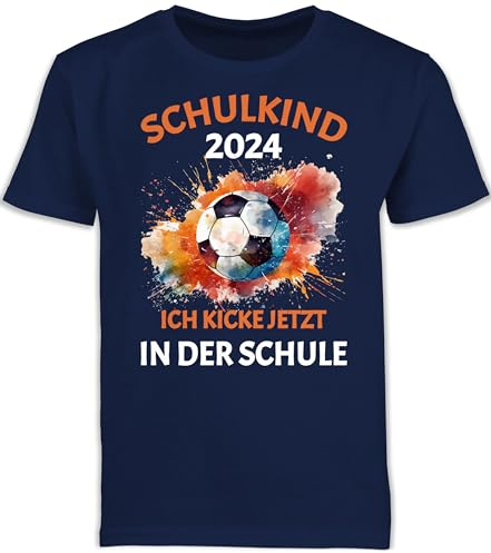 Kinder T-Shirt Jungen Schulanfang - Junge - Schulkind 2025 | Ich kicke jetzt in der Schule | Geschenk Einschulung Fußball - 128 (7/8 Jahre) - Navy Blau - schulanfänger t Shirt Outfit 1.Schultag