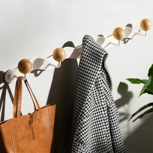WJUAN Hakenleiste Garderobe, 38 cm Wandhaken Garderobe, Garderobe Wand mit 5 Kugelförmigen Holzhaken, Garderobenleiste Weiß, für Schlafzimmer, Badezimmer und Wohnzimmer