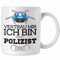 Trendation - Taza de entrenamiento de policía, regalo divertido con texto en alemán Ich Bin Fast Polizist (Weiß)