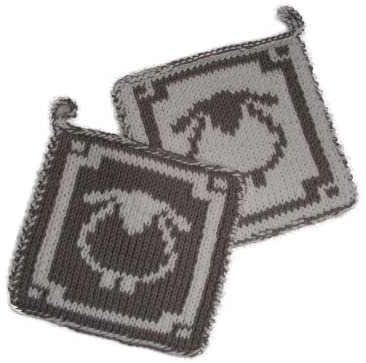 Topflappen, Schafe in grau/weiß gestrickt, anschmiegsam und gut isolierend