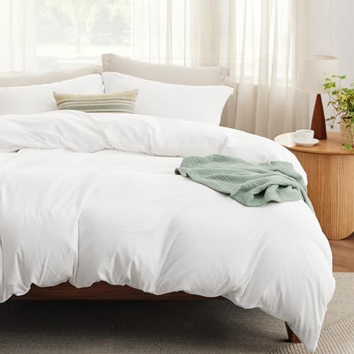 Bedsure Duvet Cover Queen Size with Fitted Sheet - 4 Pieces Prewashed Polyester Extra Soft Bedding Set, Includes 1 Duvet Cover 90''x90'' with Zipper Closure, 2 Pillow Shams, 1 Fitted Sheet, White