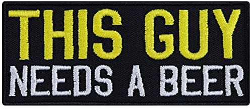 Bierliebhaber Geschenk Aufnäher THIS GUY NEEDS A BEER Aufbügler/Patch Biker Bügelbilder zum annähen/aufbügeln | Beerlover Applikation für Jacke/Weste/Jeans/Boots | 95x40mm