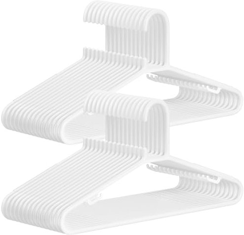 SONGMICS Kleiderbügel Kunststoff, 30er Set, Bügel platzsparend, leichtgewichtig, für Hosen, Jacken, Kleider, weiß CRP009W30