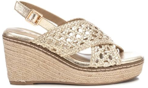 XTI - Sandalia Mujer Oro - Calzado Cómodo y Versátil - Moda casual - Modelo 14274601 (Talla 37)