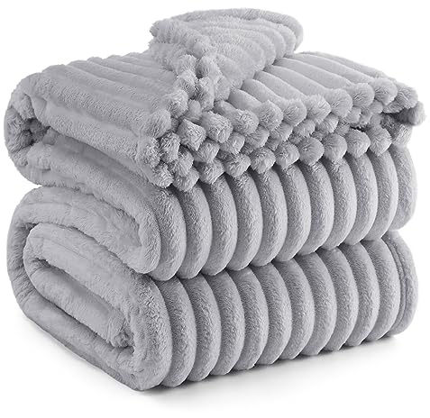 Bedsure Fleece King Size Blanket - Fluffy Bed Throw, Light Grey, 230x270 cm | Striped Soft Cute and Cosy, Lightweight Warmth, Perfect for Room Decor, Travel, Camping, Gifts for Women and Girls