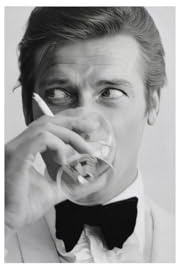 GARMERS Roger Moore mit Martini Vintage-Leinwand-Poster für Zuhause, Büro, Klassenzimmer usw., Wanddekoration, 50 x 75 cm, ungerahmter Stil