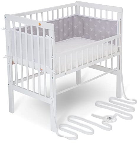 FabiMax Baby Beistellbett für Boxspringbett, TÜV geprüft 2022, inkl. Matratze und Nestchen aus Netzstoff, Buche massiv weiß, Air/weiße Sterne auf grau